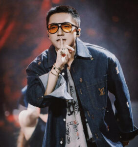 “Sơn Tùng MTP top 1 Vpop biểu diễn live concert”