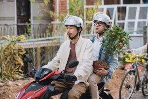 Nón bảo hiểm phối màu trẻ trung phù hợp phong cách Gen Z