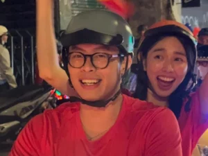 Hurrykng và Hoa Hậu Thùy Tiên đội Nón bảo hiểm đi Bão