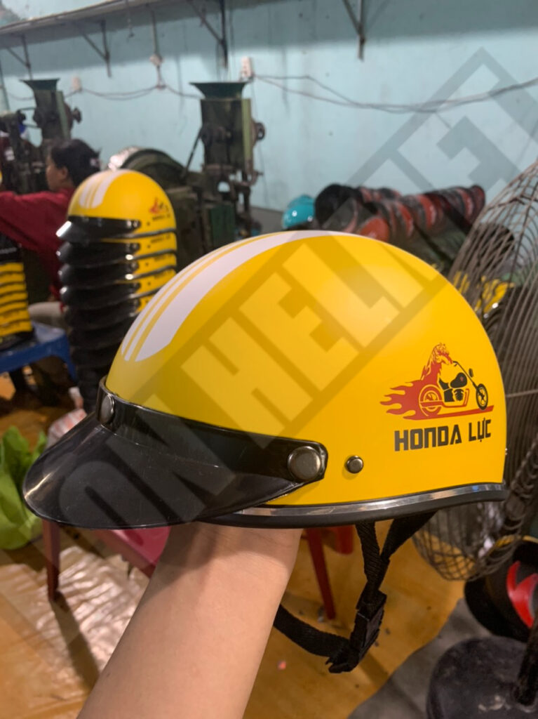 So sánh mũ bảo hiểm giá rẻ và cao cấp